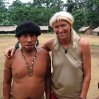 El Cacique y chamán de Ixima dio una amable bienvenida a Christina Haverkamp por su visita en 2005.