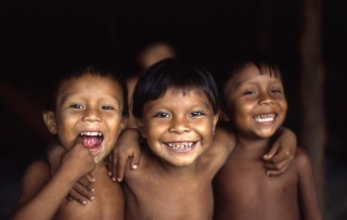 Niños yanomami