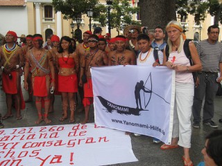 Gemeinsam auf der Demonstration in Caracas