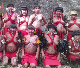 Auch die Yanomami-Frauen kamen aus dem Urwald, um an der Versammlung und Demonstration in Puerto Ayacucho teilzunehmen