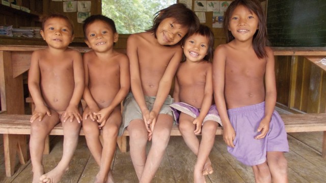 Los niños yanomami tienen un alma radiante y permanente buen humor.