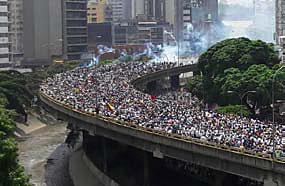 Massendemonstration gegen die Regierung in Caracas