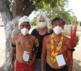 Surréaliste - les Yanomamis portent des masques