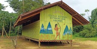 Ihre Yanomami Schule in Raiter